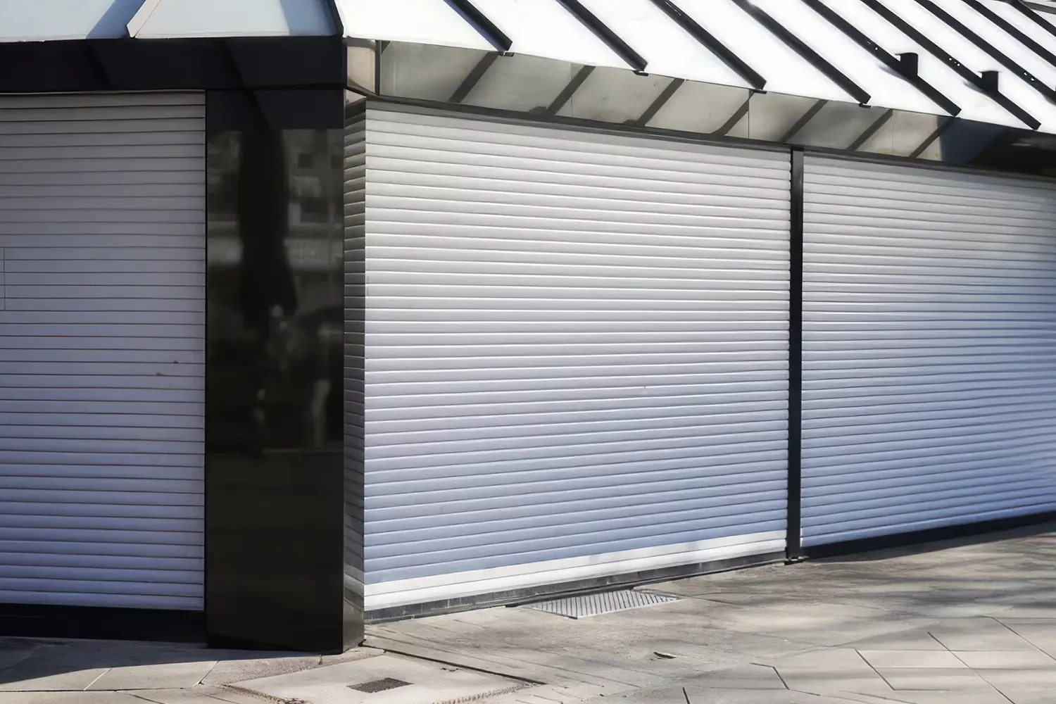 Установка и монтаж роллет и рольставней для магазина