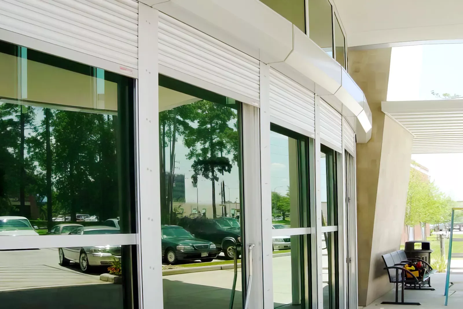 Установка и монтаж роллет и рольставней для офиса