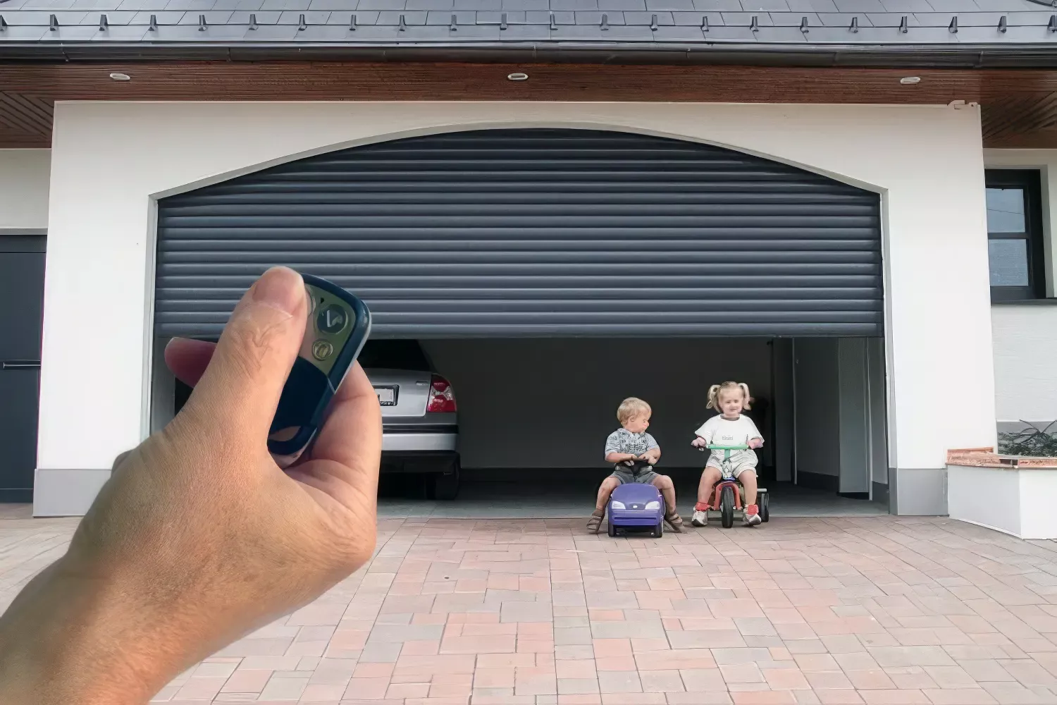 Роллетные ворота распознают препятствия