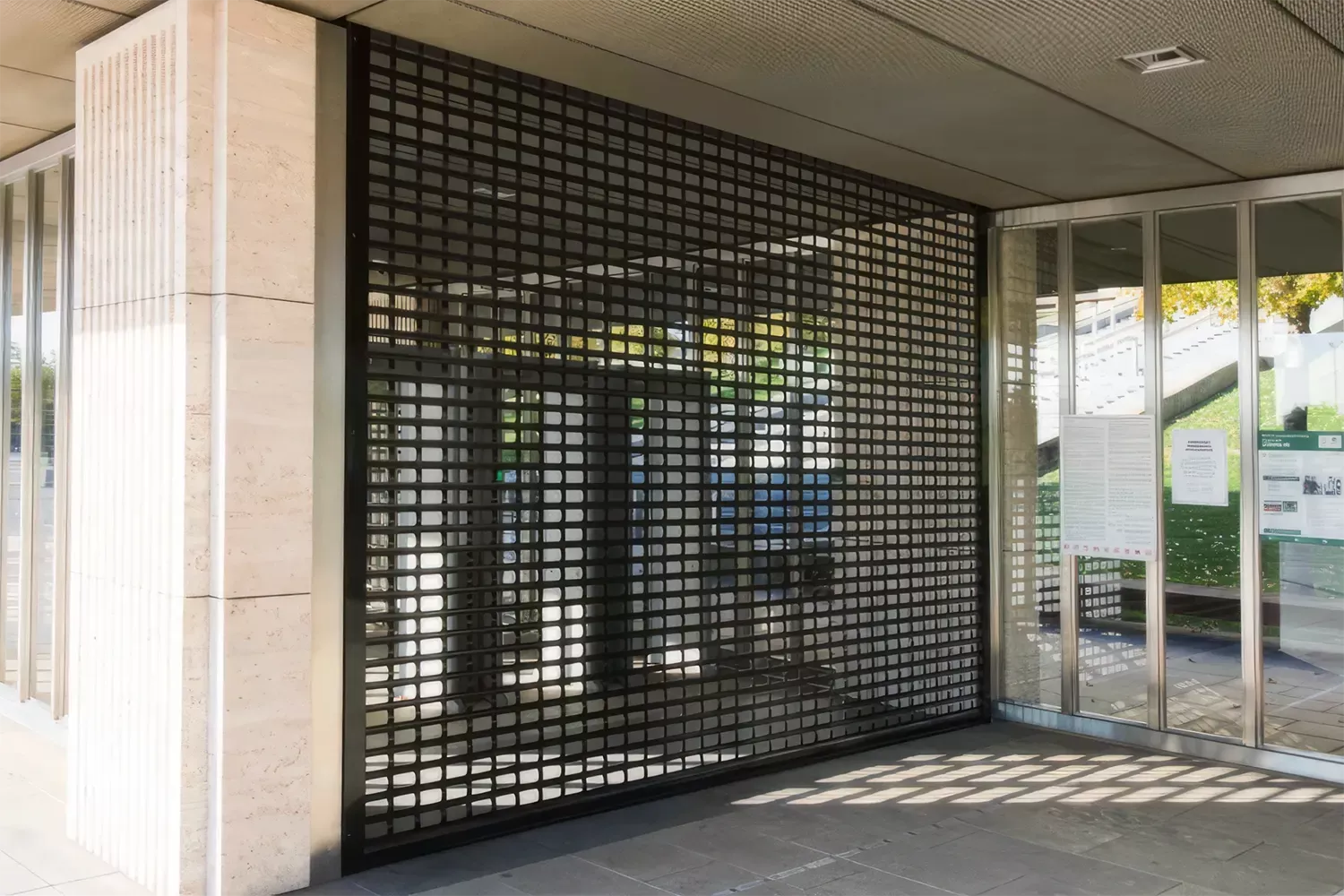 Роллетные решетки компактны